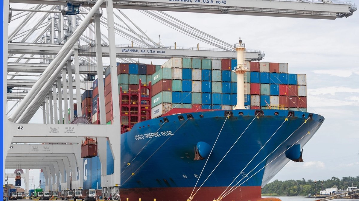 Customs recordation enforcement at a shipping port